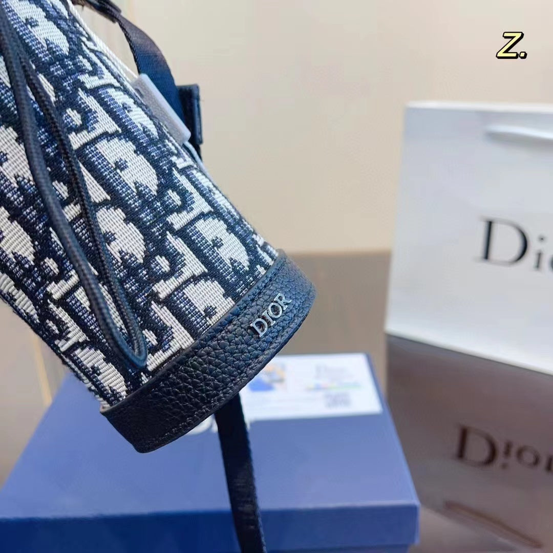 Dior Bottle 500ML (2 Farben) – mit Box